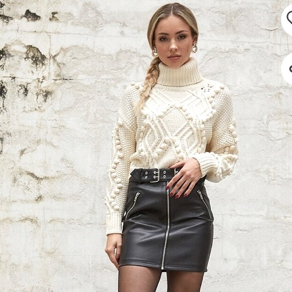 FOREVER 21 BKIRT SHORT - Picture 2 of 10